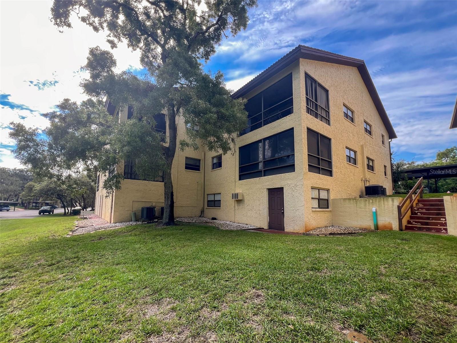 Listing photo id 24 for 7725 Forest Trail