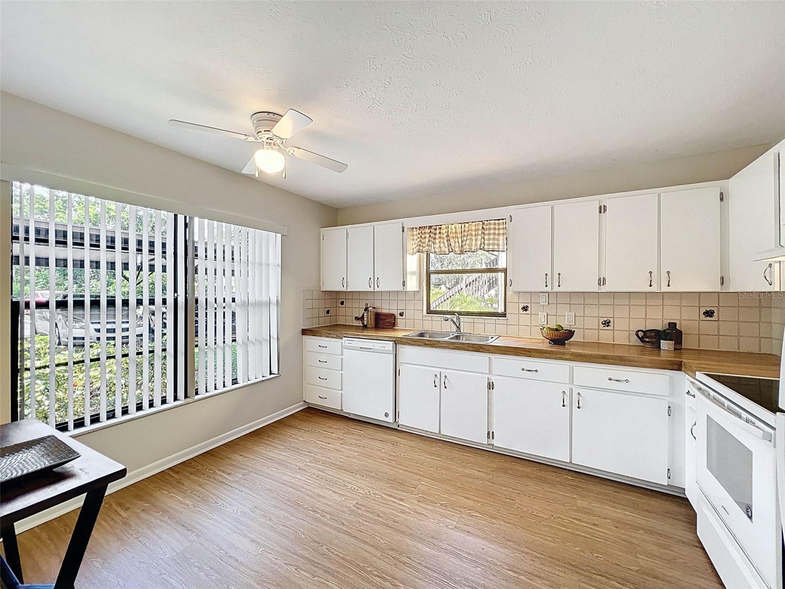 Listing photo id 4 for 7725 Forest Trail