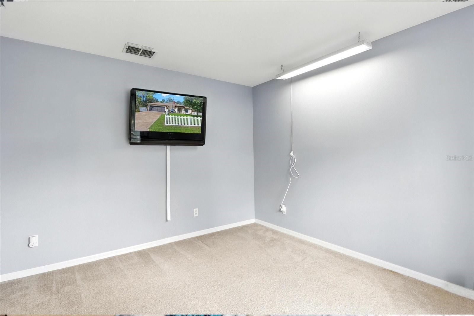 Listing photo id 8 for 6568 Waycross Way