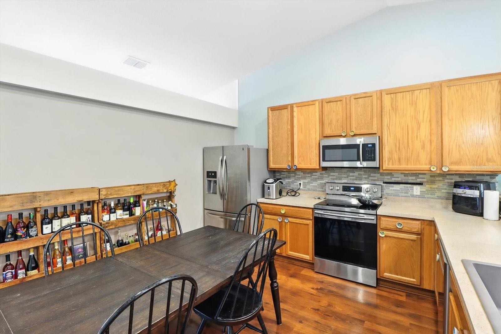 Listing photo id 10 for 6568 Waycross Way