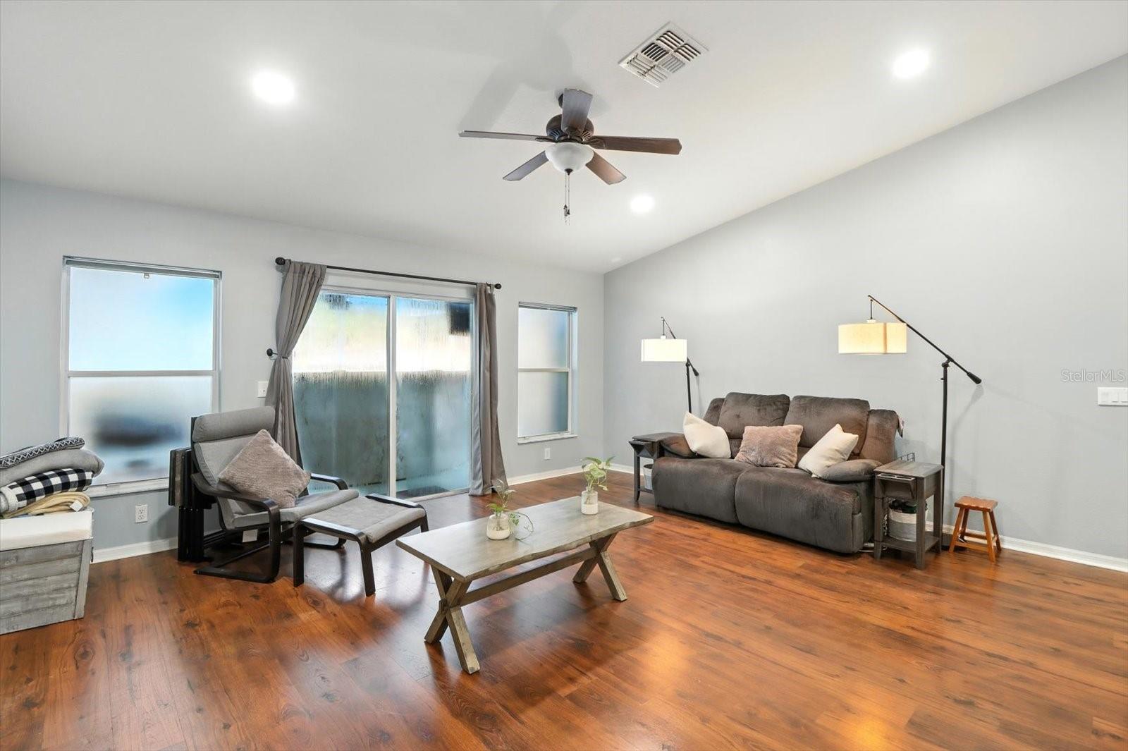Listing photo id 12 for 6568 Waycross Way