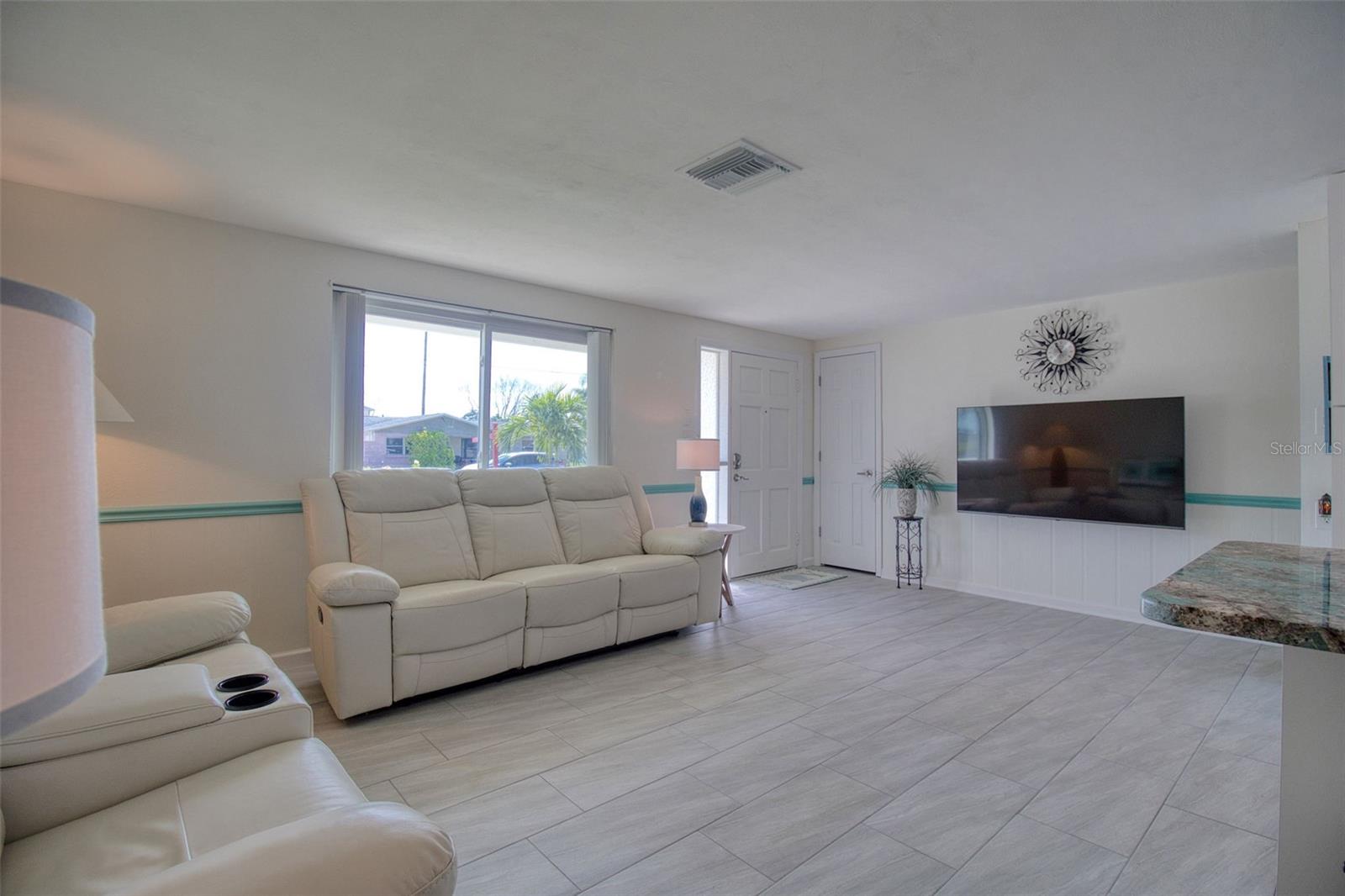 Image 5 of 36 For 13625 Maria Drive