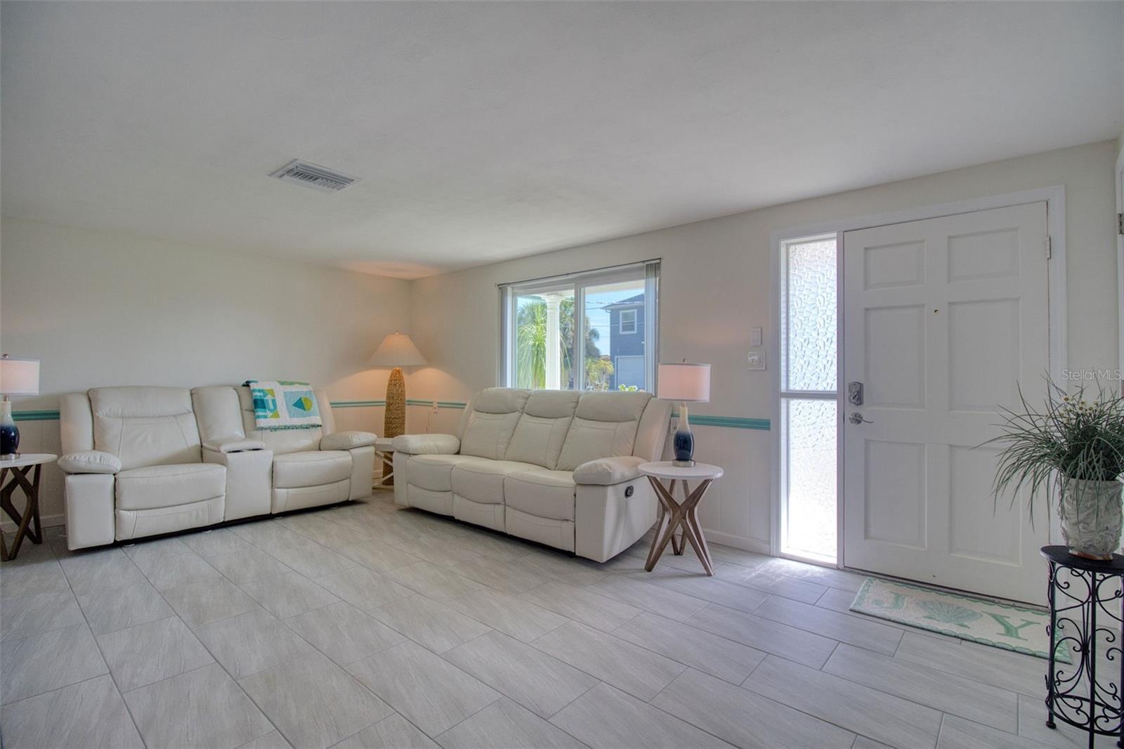 Image 6 of 36 For 13625 Maria Drive