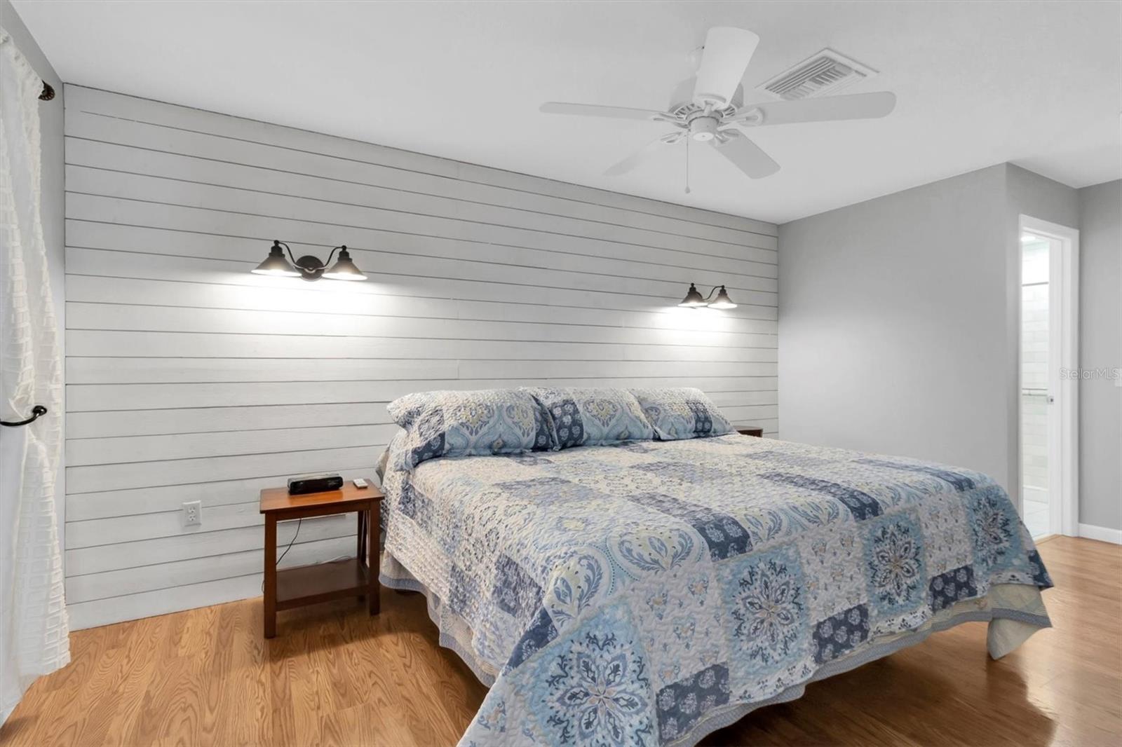 Listing photo id 15 for 10689 Fallen Leaf Lane