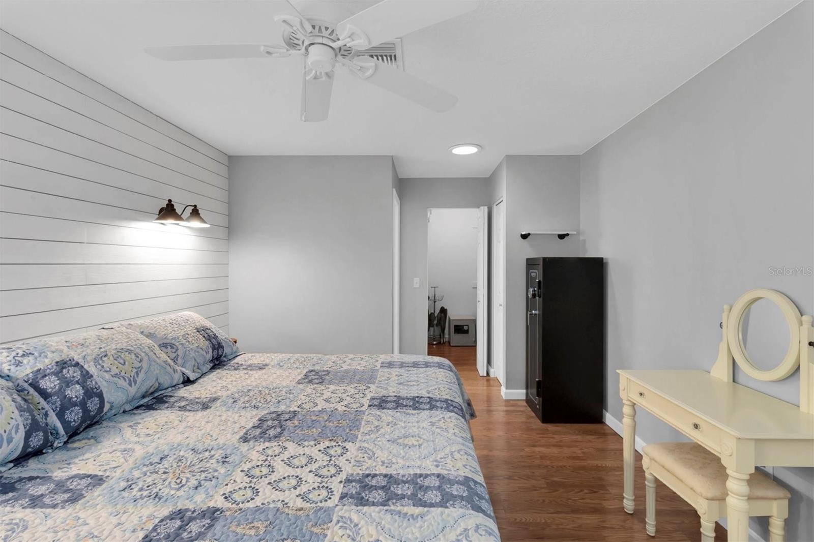 Listing photo id 16 for 10689 Fallen Leaf Lane