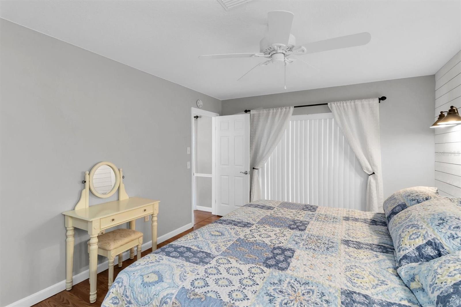 Listing photo id 17 for 10689 Fallen Leaf Lane