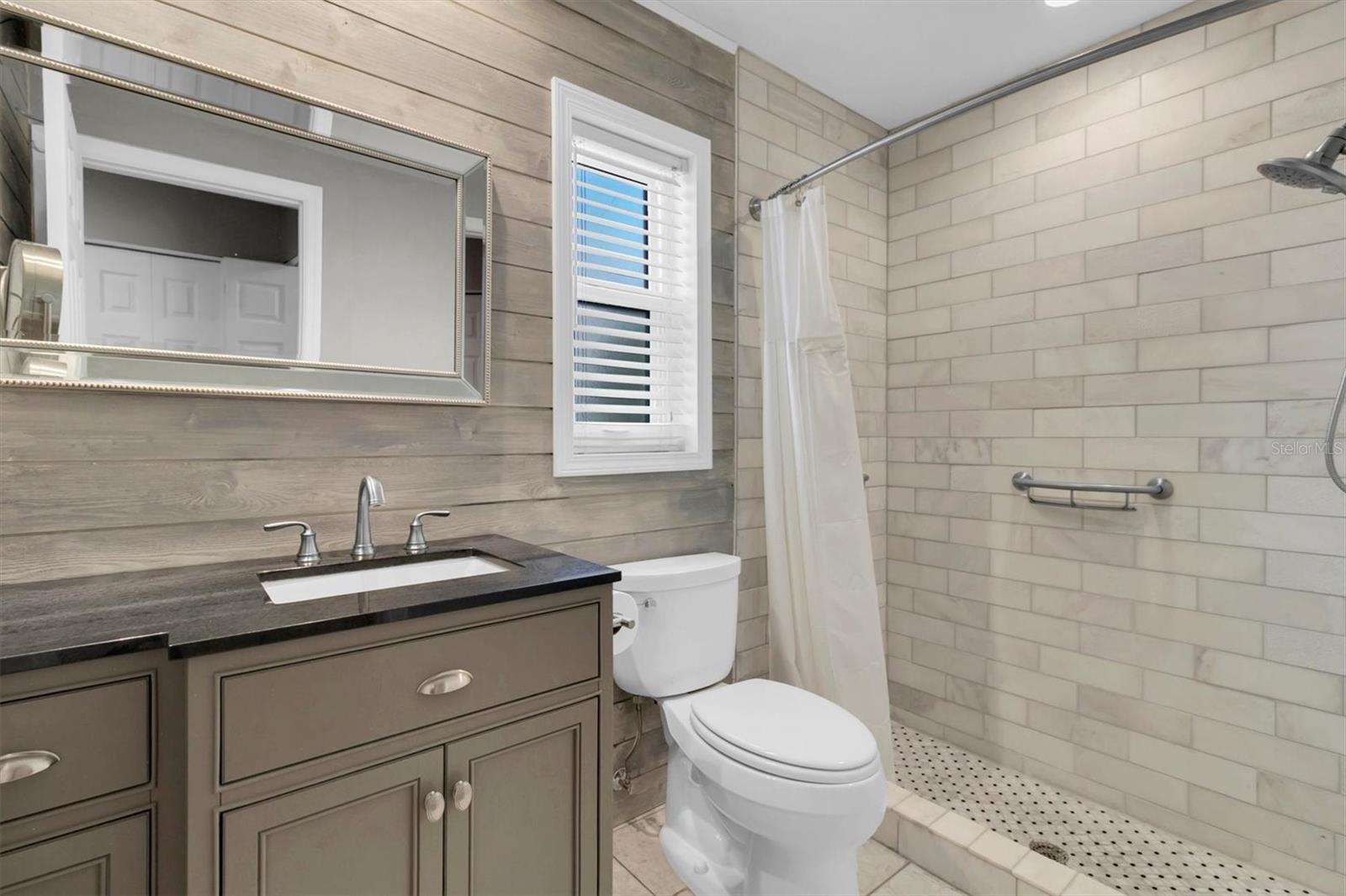 Listing photo id 18 for 10689 Fallen Leaf Lane