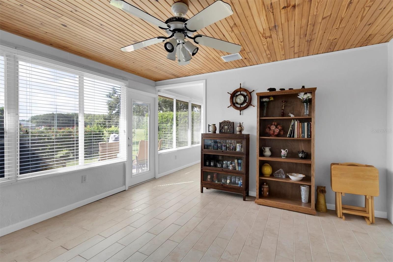 Listing photo id 24 for 10689 Fallen Leaf Lane