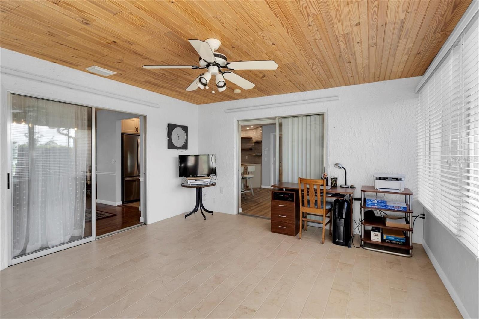 Listing photo id 25 for 10689 Fallen Leaf Lane