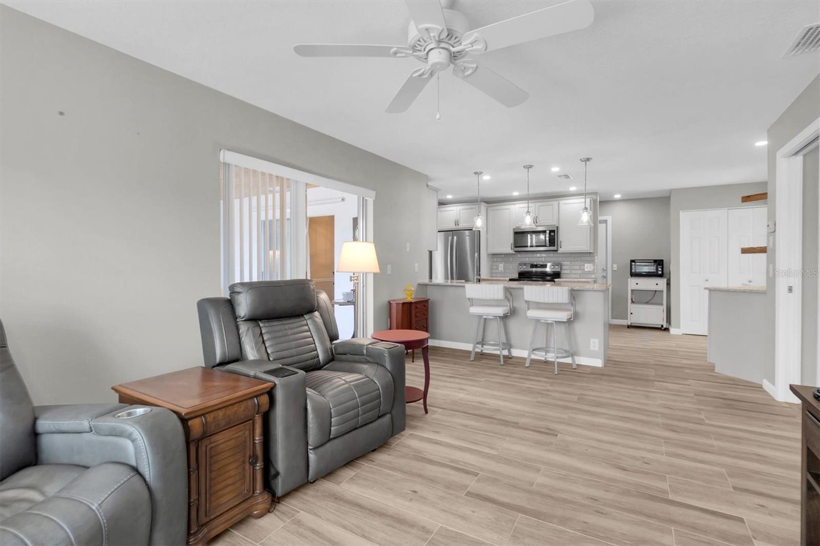 Listing photo id 2 for 10689 Fallen Leaf Lane
