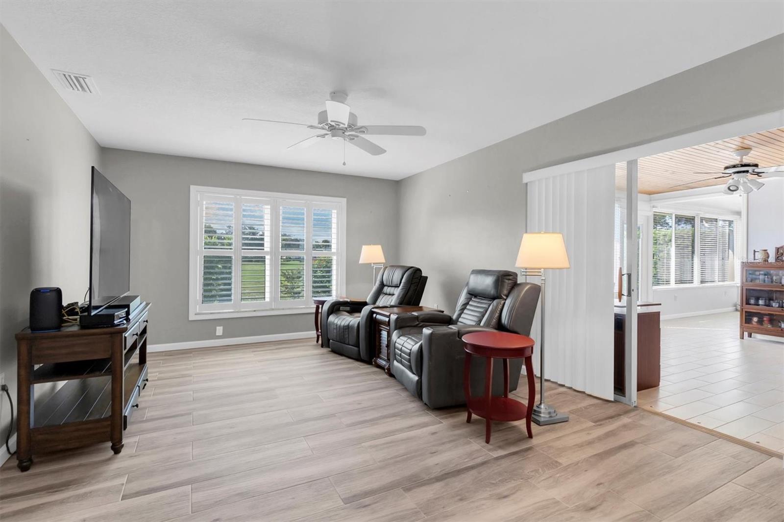 Listing photo id 3 for 10689 Fallen Leaf Lane