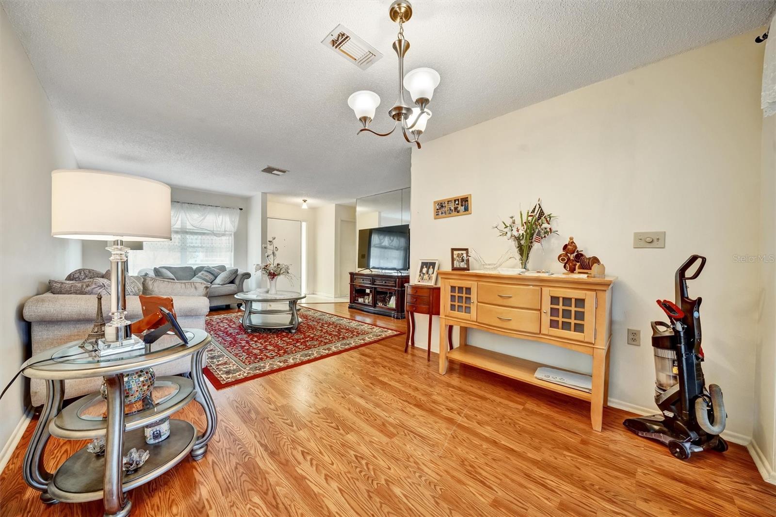 Listing photo id 8 for 8345 Elgin Drive