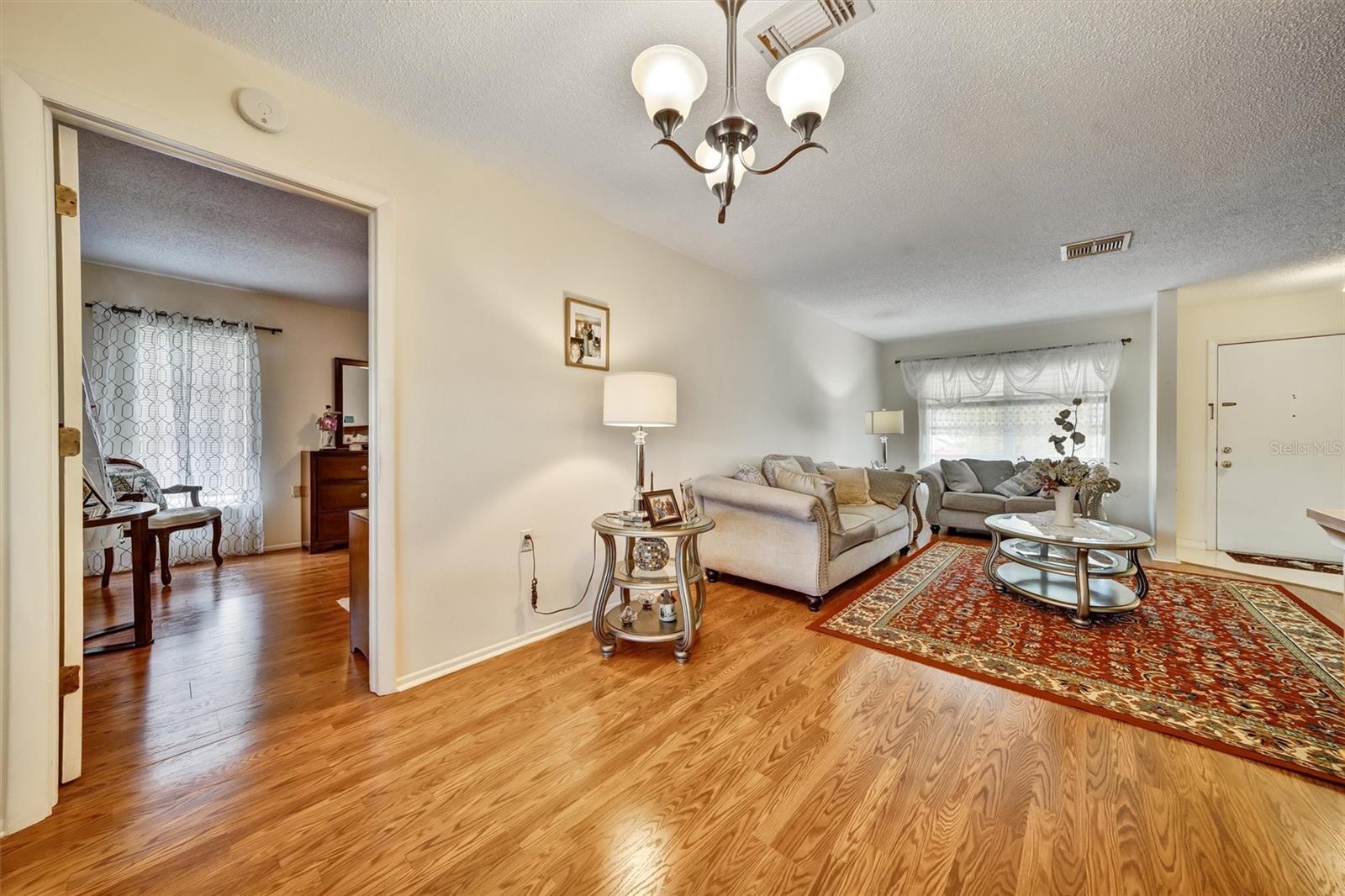Listing photo id 9 for 8345 Elgin Drive