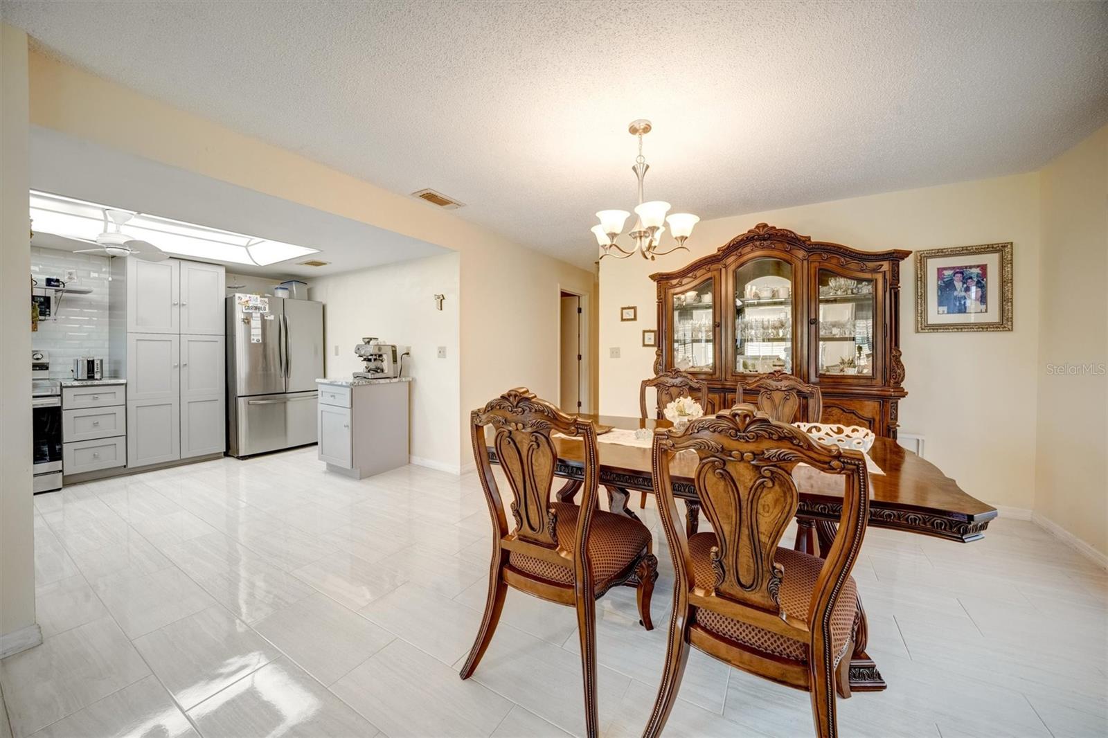 Listing photo id 12 for 8345 Elgin Drive
