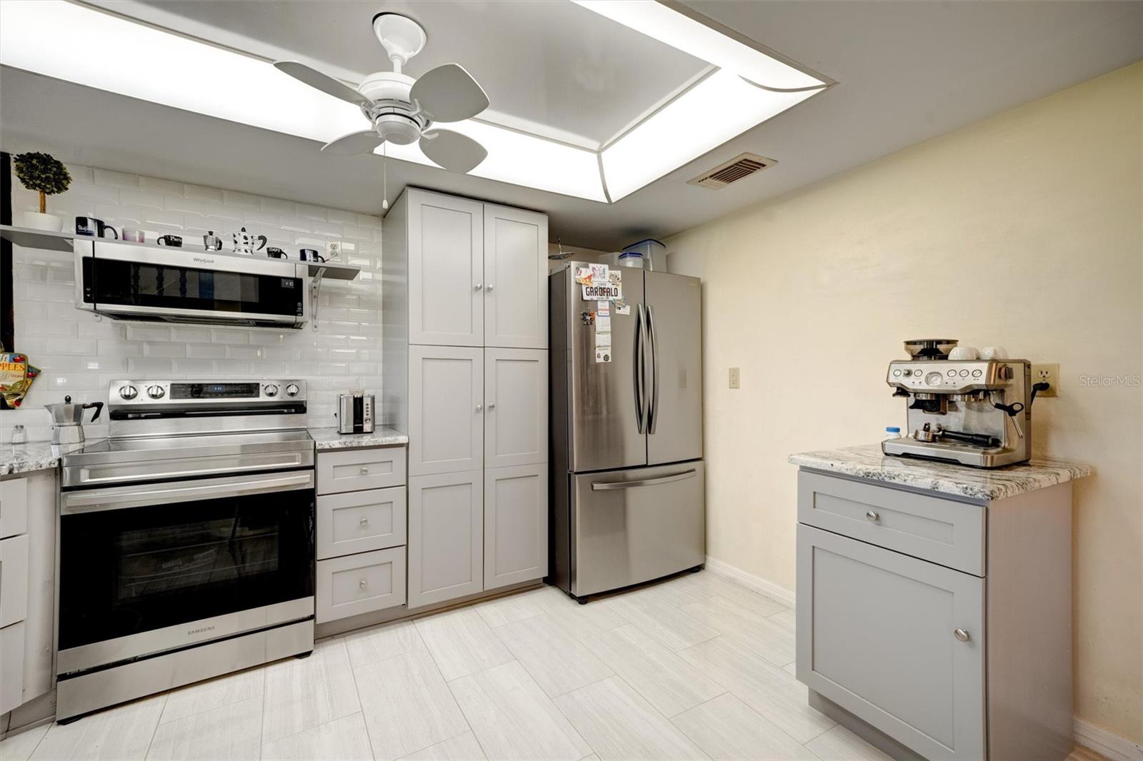 Listing photo id 13 for 8345 Elgin Drive