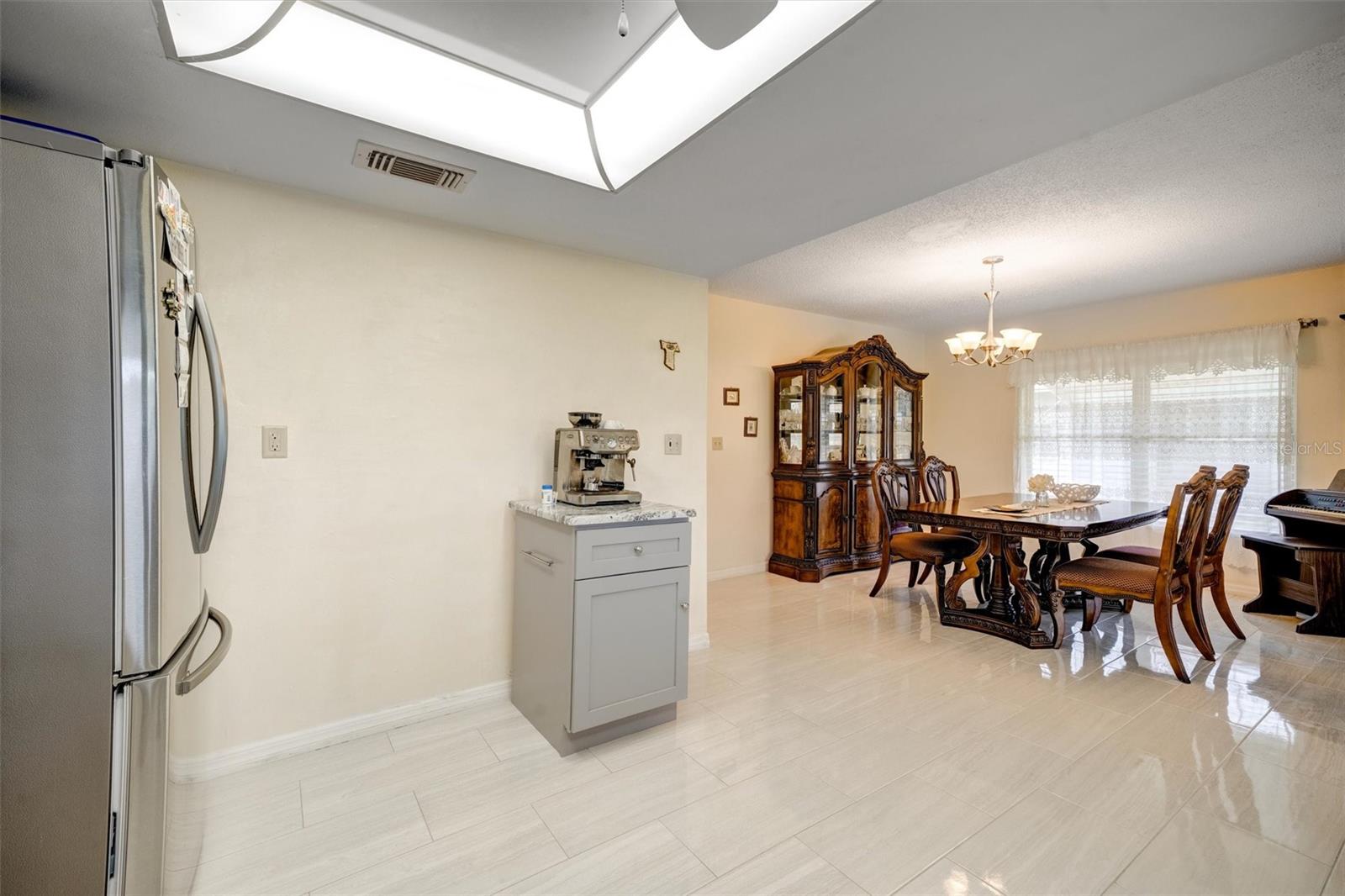 Listing photo id 15 for 8345 Elgin Drive