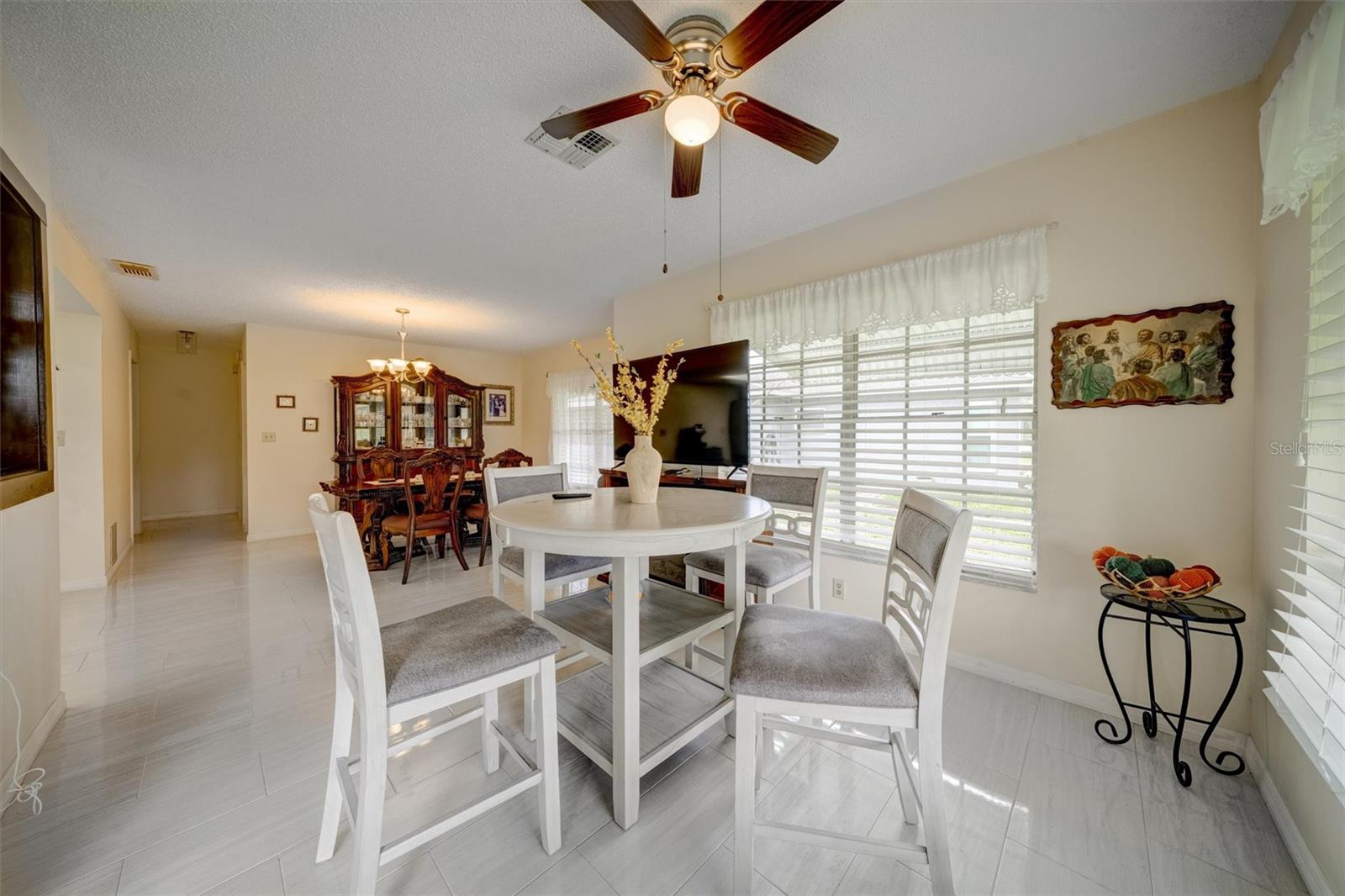 Listing photo id 17 for 8345 Elgin Drive