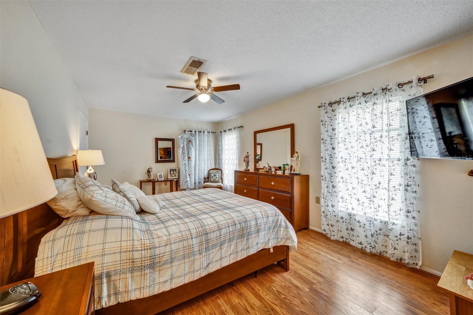 Listing photo id 24 for 8345 Elgin Drive