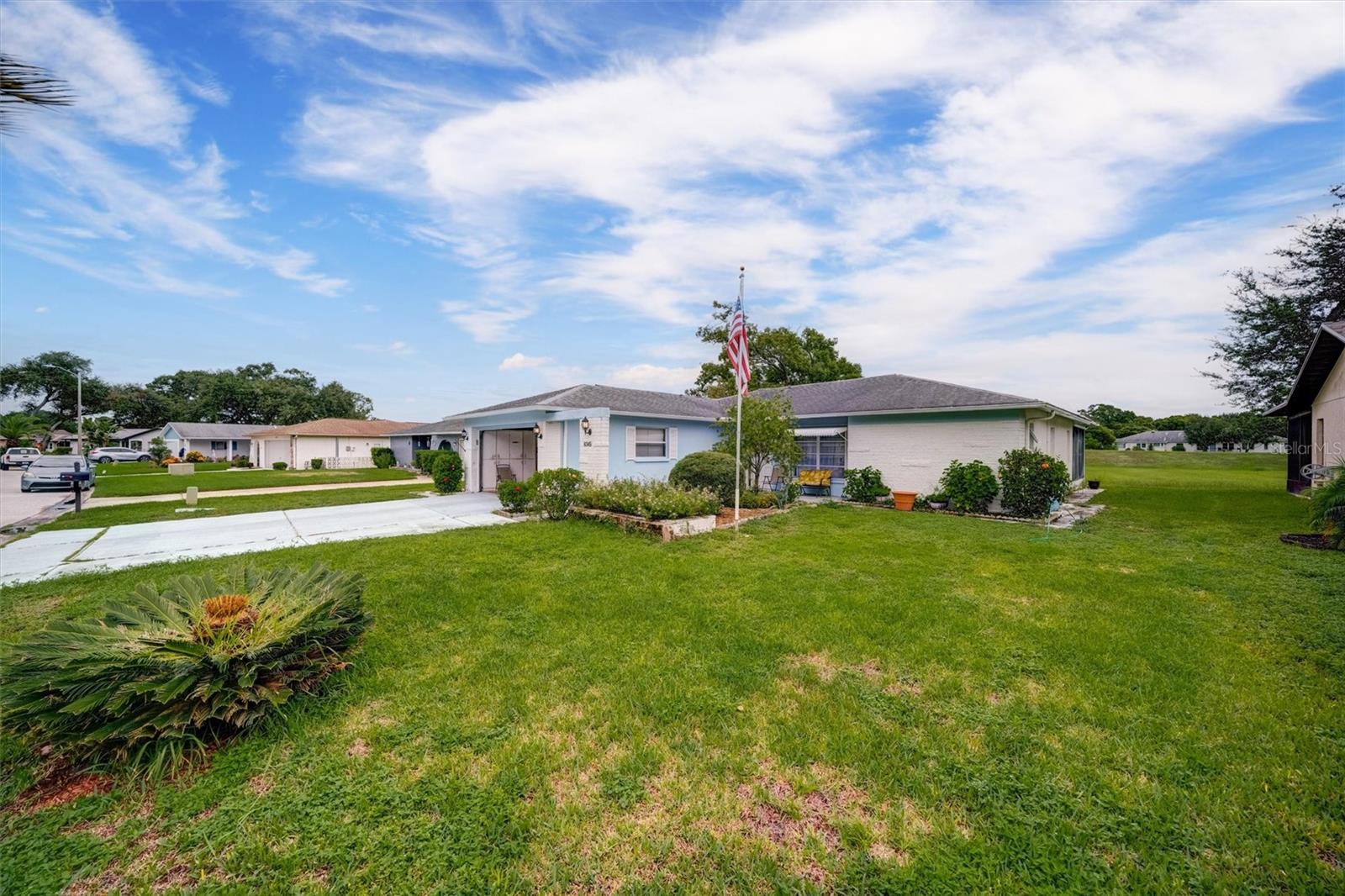 Listing photo id 2 for 8345 Elgin Drive