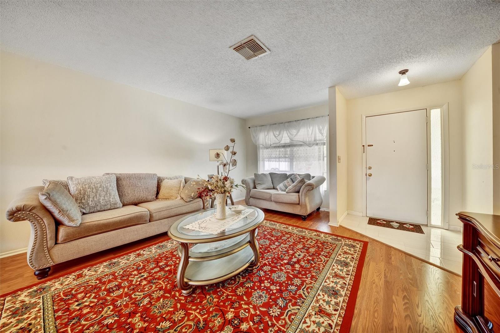 Listing photo id 6 for 8345 Elgin Drive
