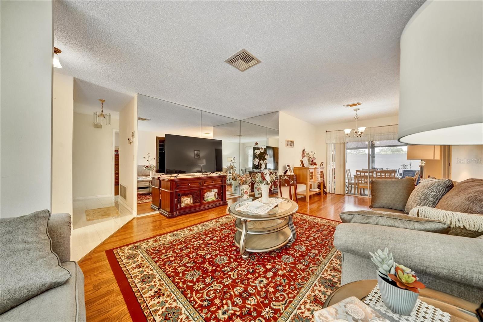 Listing photo id 7 for 8345 Elgin Drive