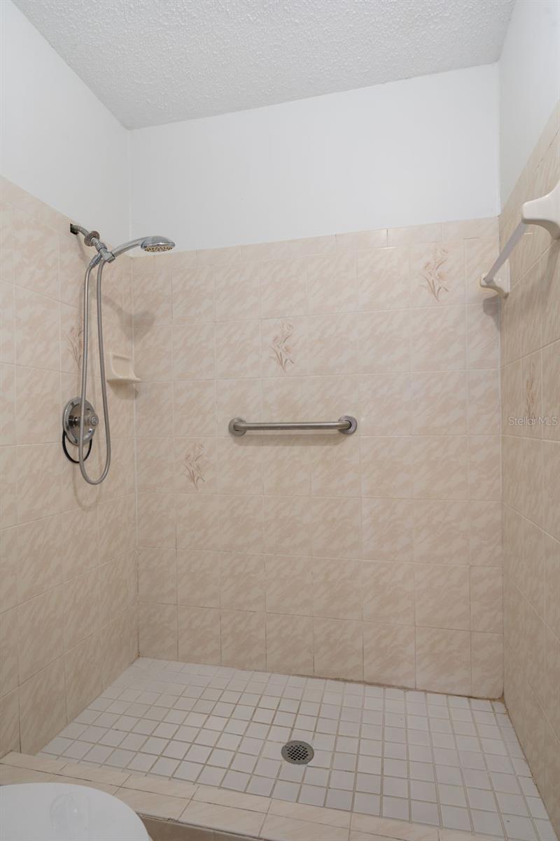 Image 17 of 42 For 8906 124th Street N