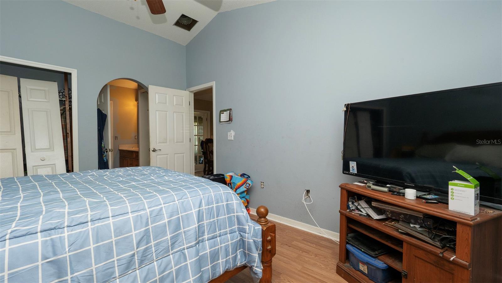 Listing photo id 14 for 4535 Augustine Road
