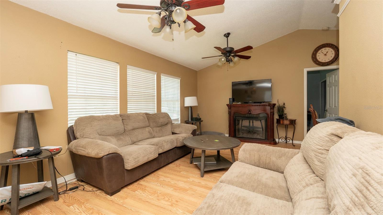Listing photo id 3 for 4535 Augustine Road
