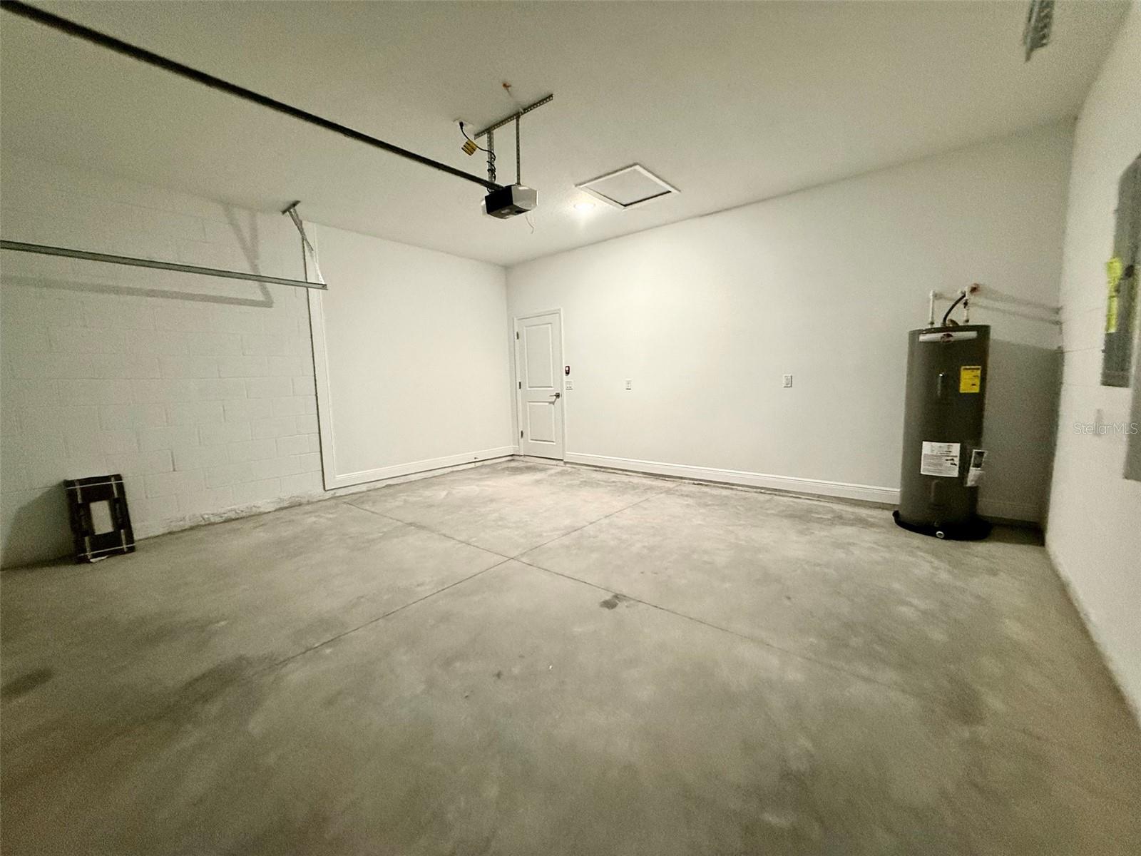 Listing photo id 11 for 2885 Redgate Drive