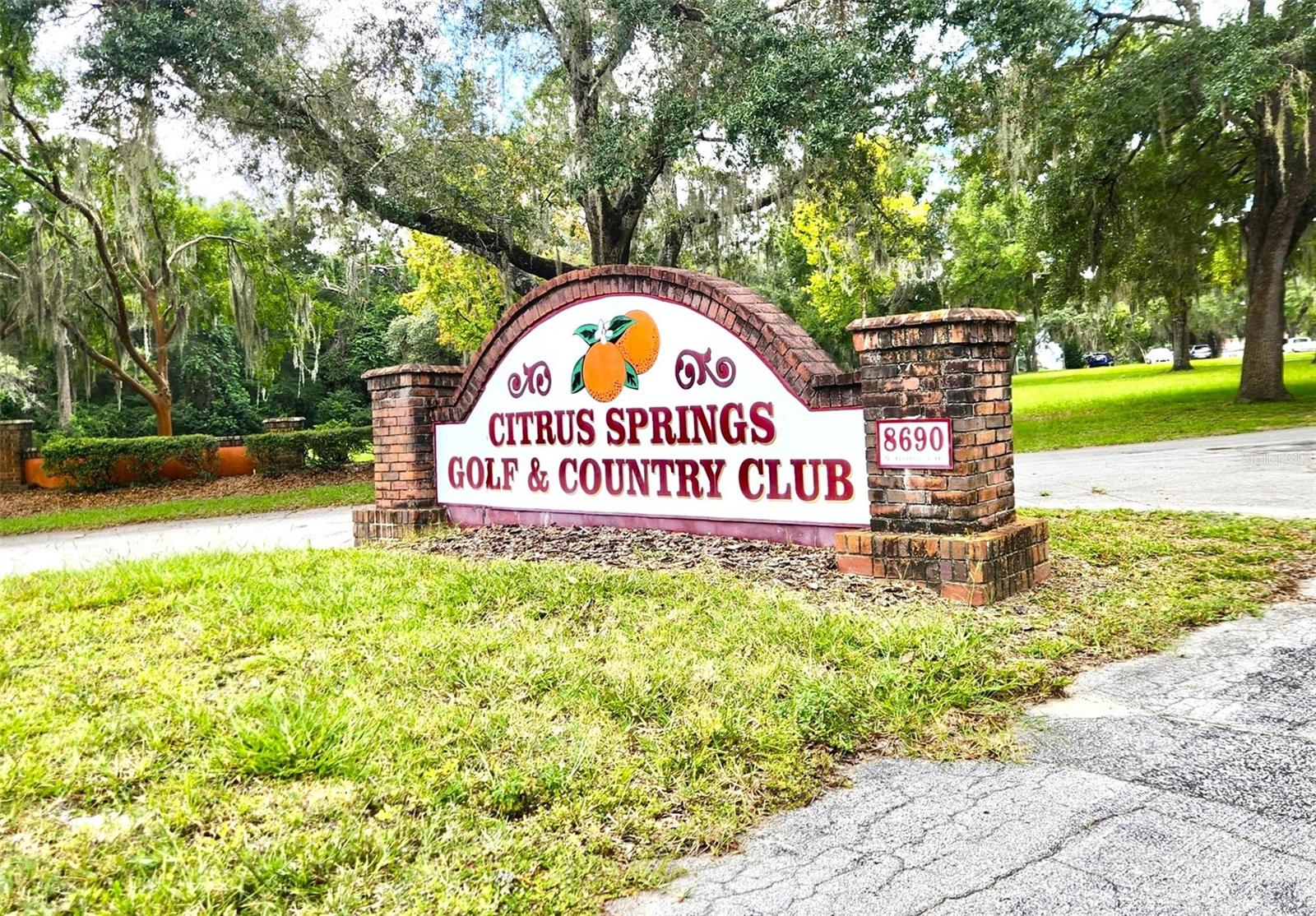 Listing photo id 14 for 2885 Redgate Drive