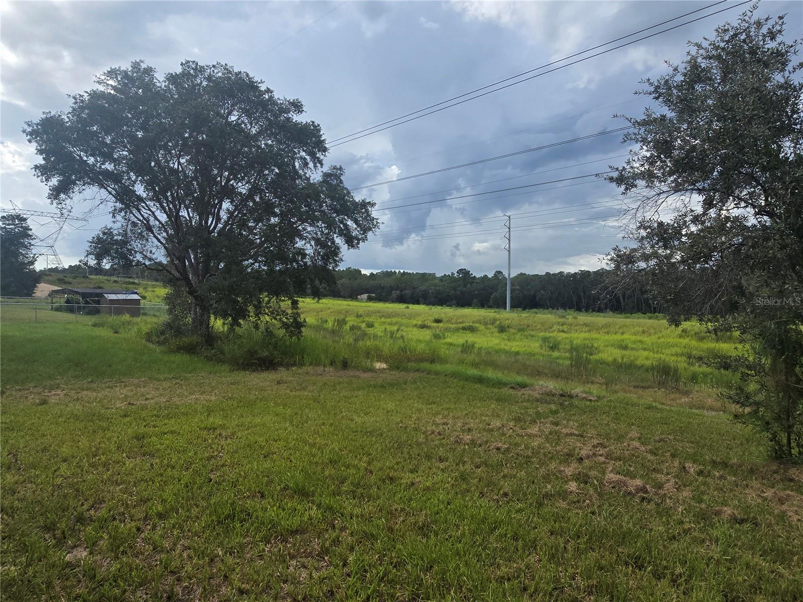 Listing photo id 21 for 2885 Redgate Drive