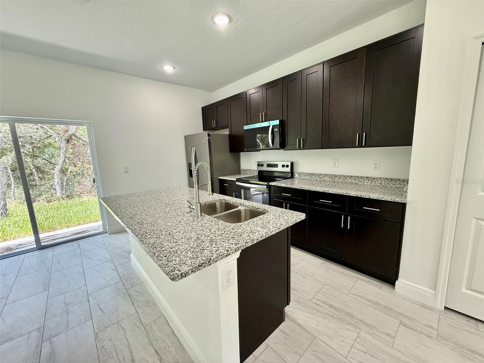 Listing photo id 1 for 2885 Redgate Drive