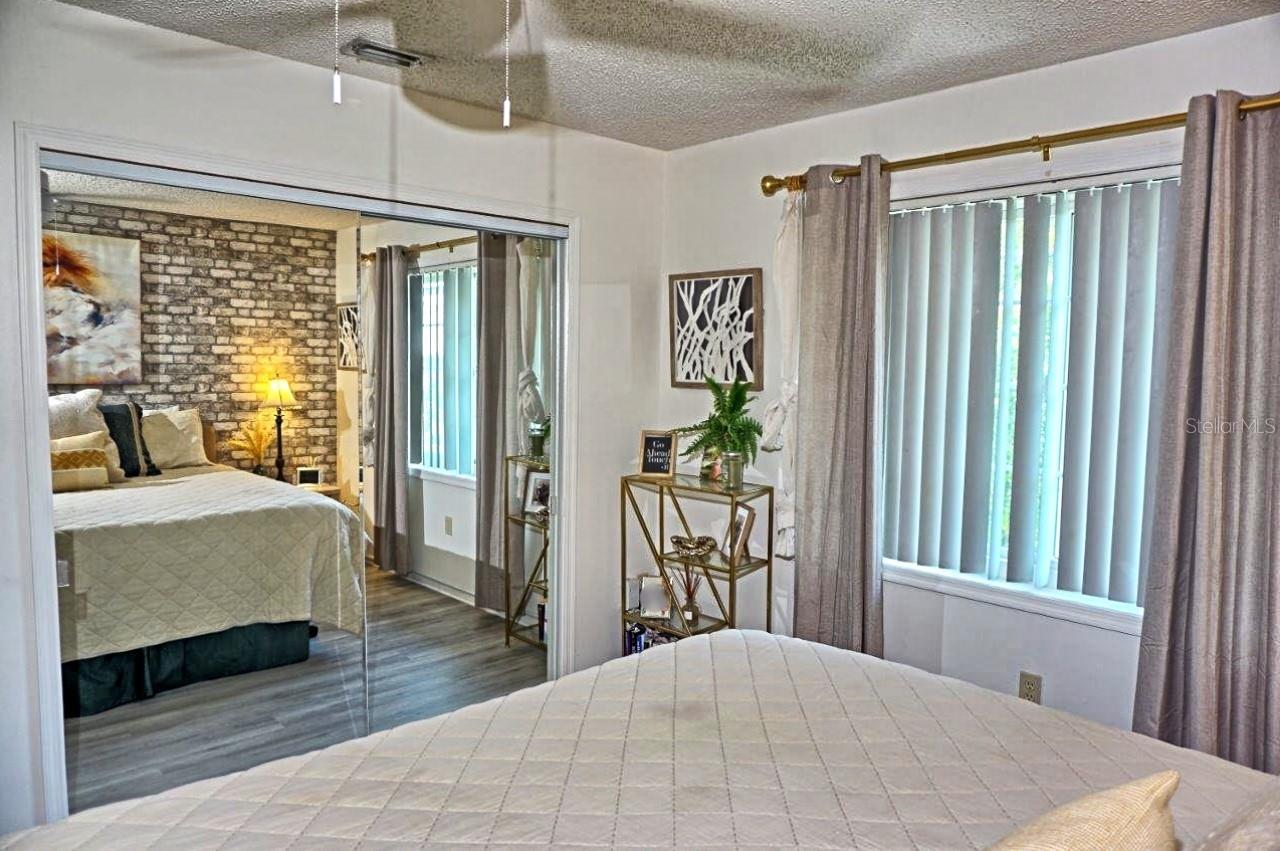 Image 17 of 30 For 2210 Vista Del Sol Circle 520