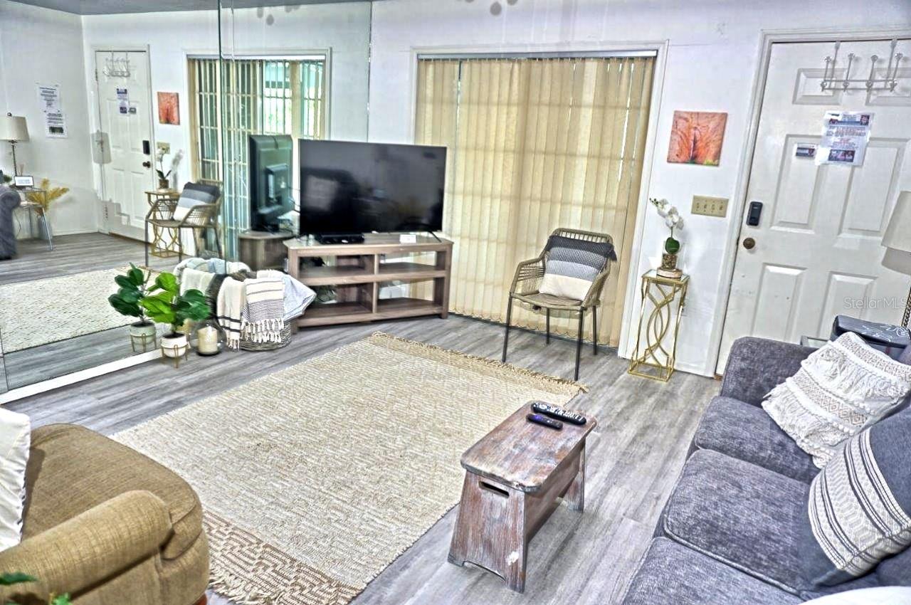 Image 3 of 30 For 2210 Vista Del Sol Circle 520