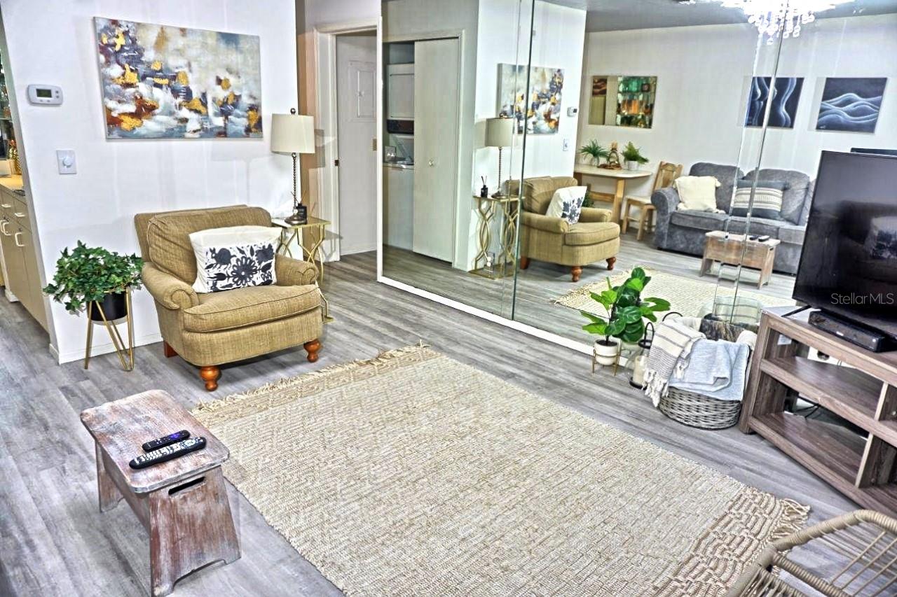 Image 4 of 30 For 2210 Vista Del Sol Circle 520
