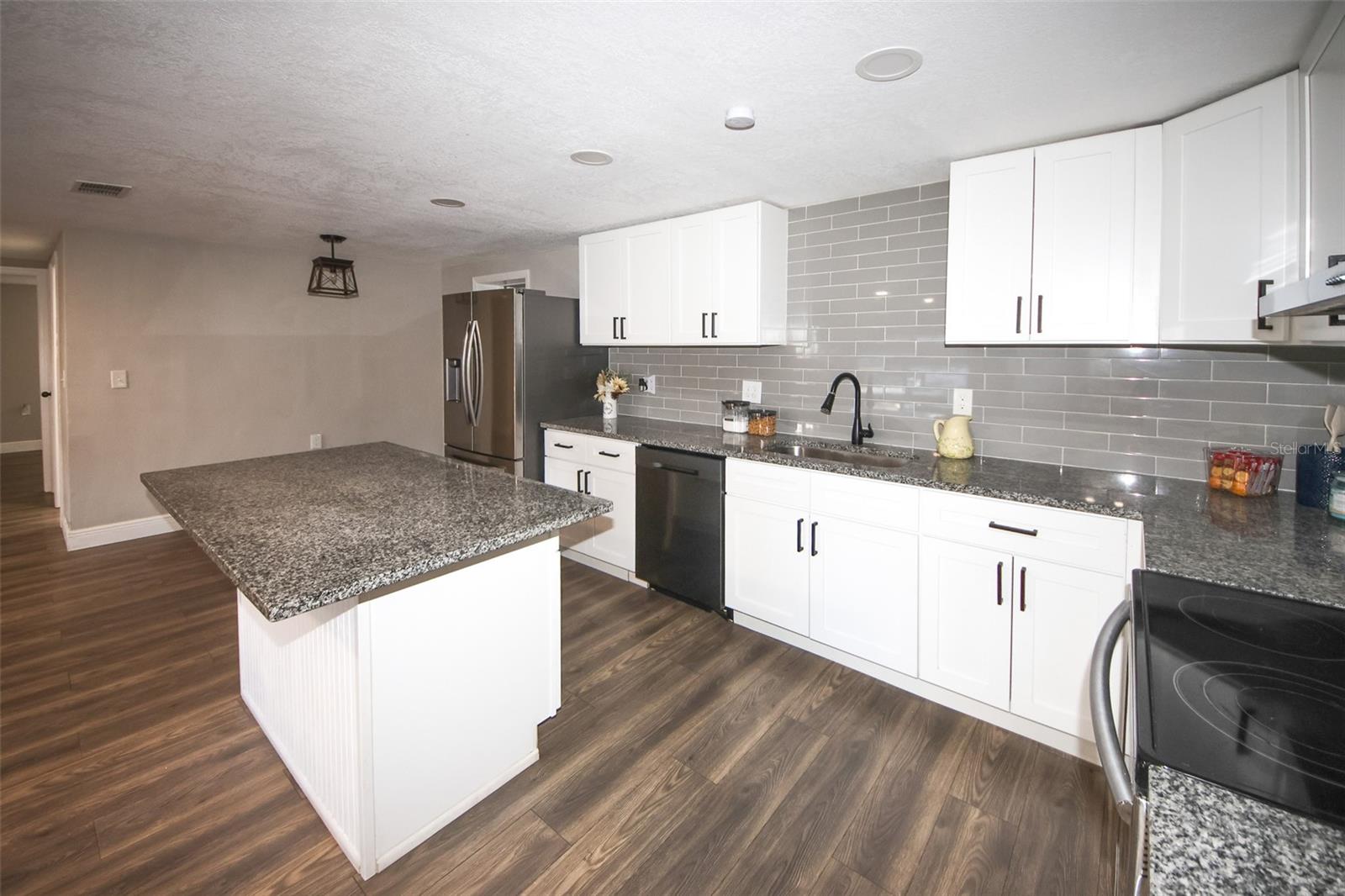 Image 3 of 34 For 1206 Tamarac Drive