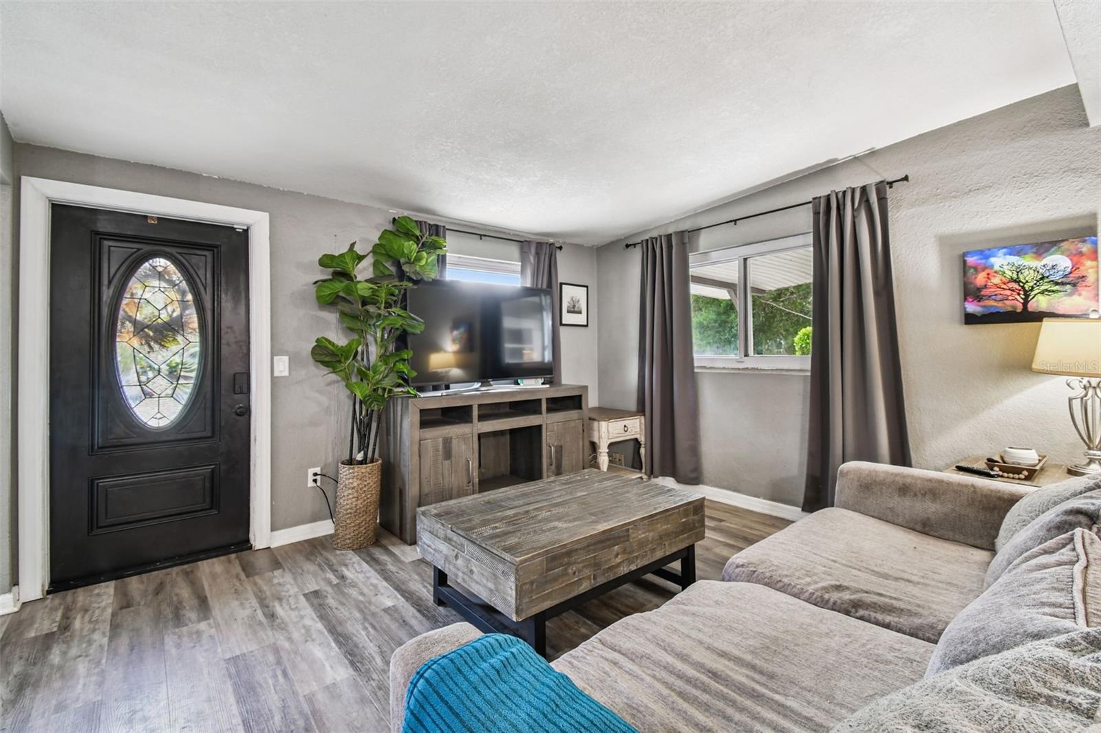 Image 3 of 23 For 2124 Catalina Drive
