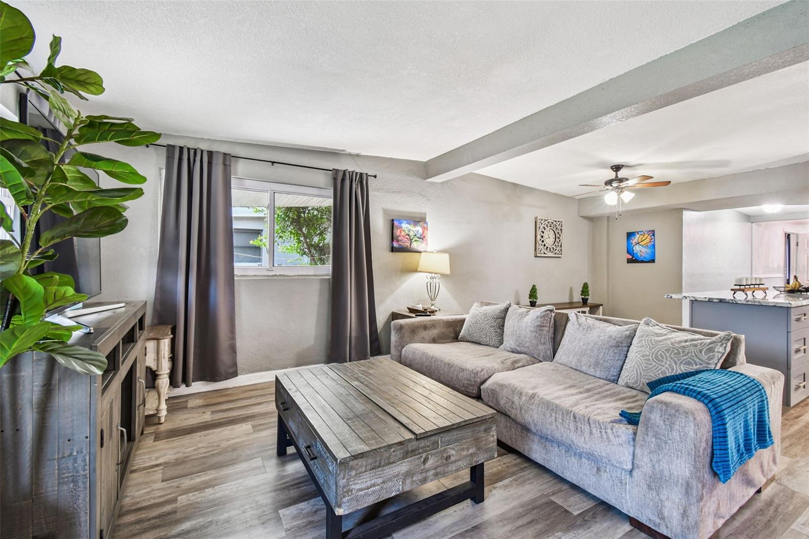Image 4 of 23 For 2124 Catalina Drive