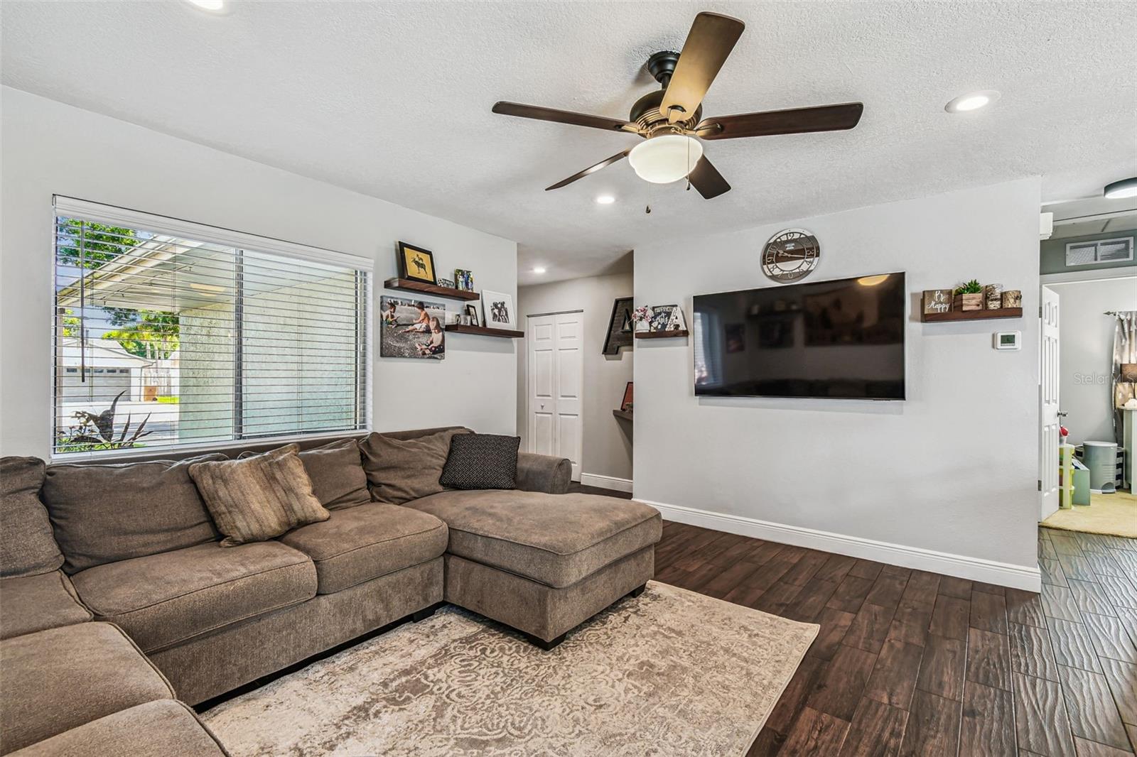 Listing photo id 8 for 8104 Candlewoode Drive