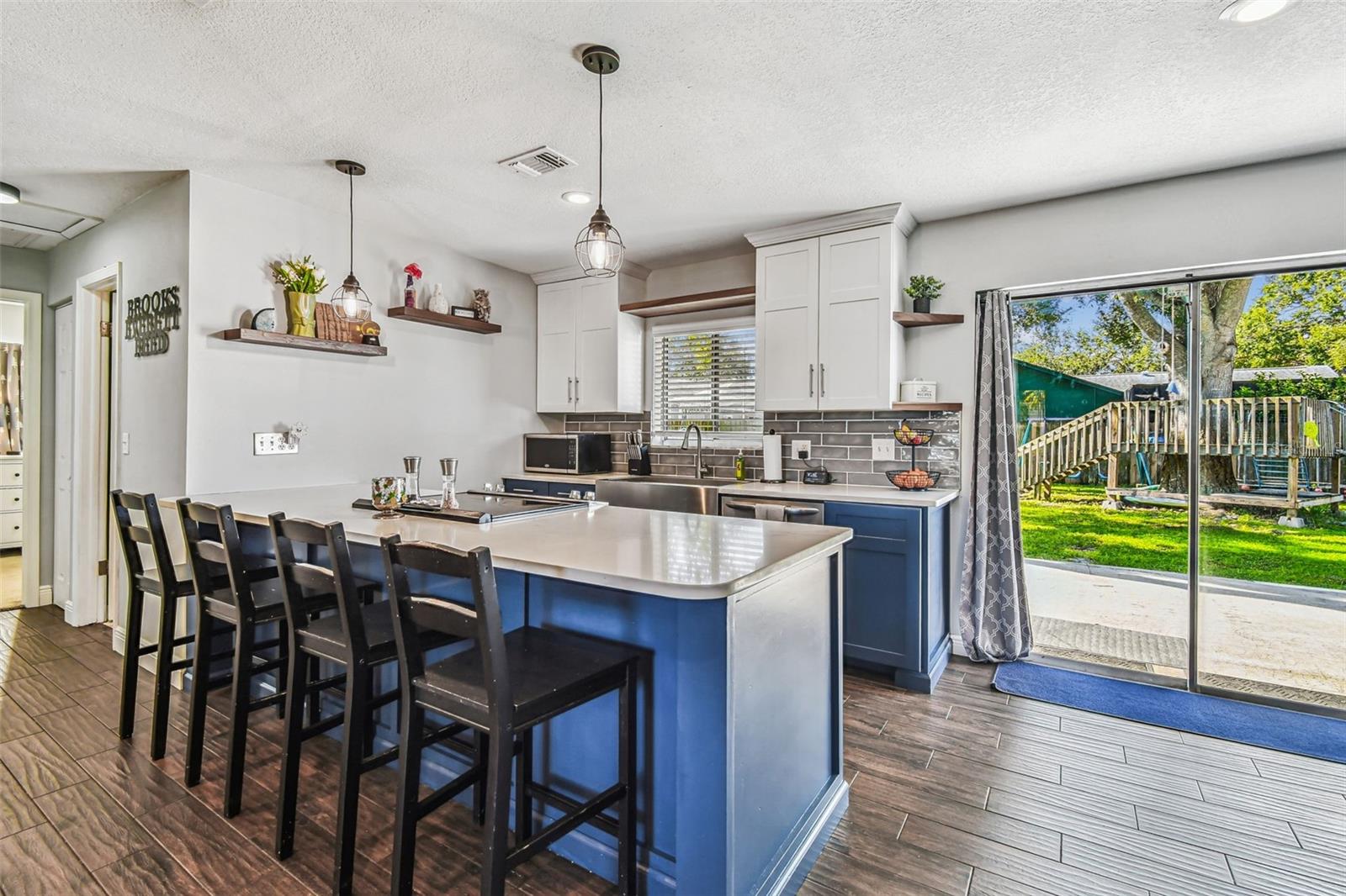 Listing photo id 11 for 8104 Candlewoode Drive