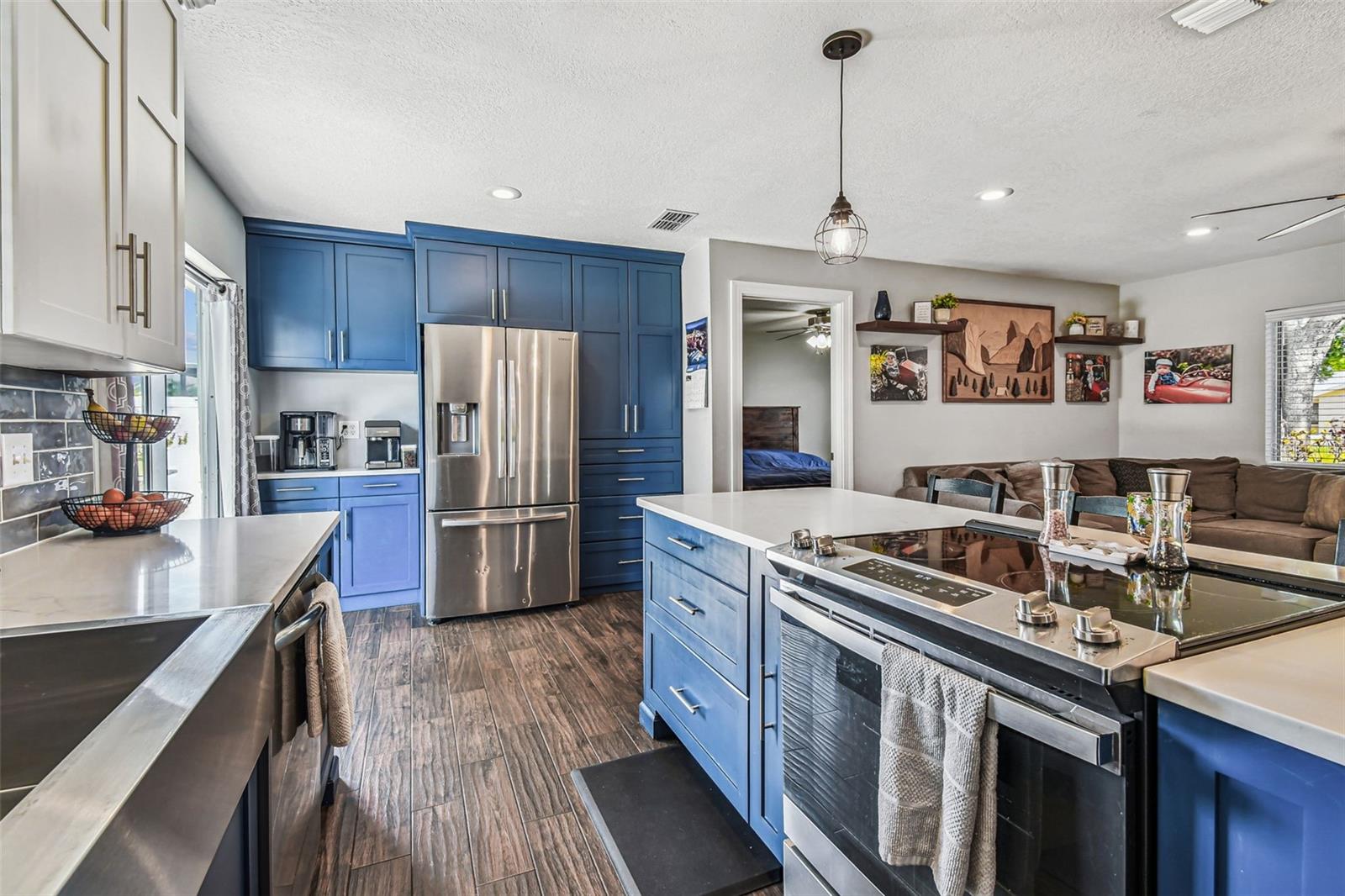 Listing photo id 15 for 8104 Candlewoode Drive