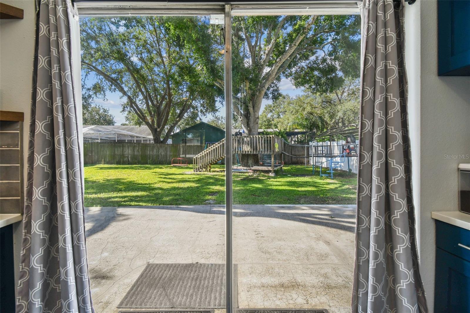 Listing photo id 16 for 8104 Candlewoode Drive
