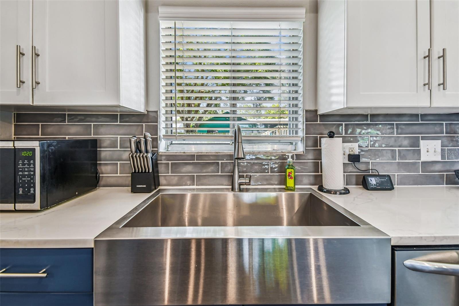 Listing photo id 17 for 8104 Candlewoode Drive
