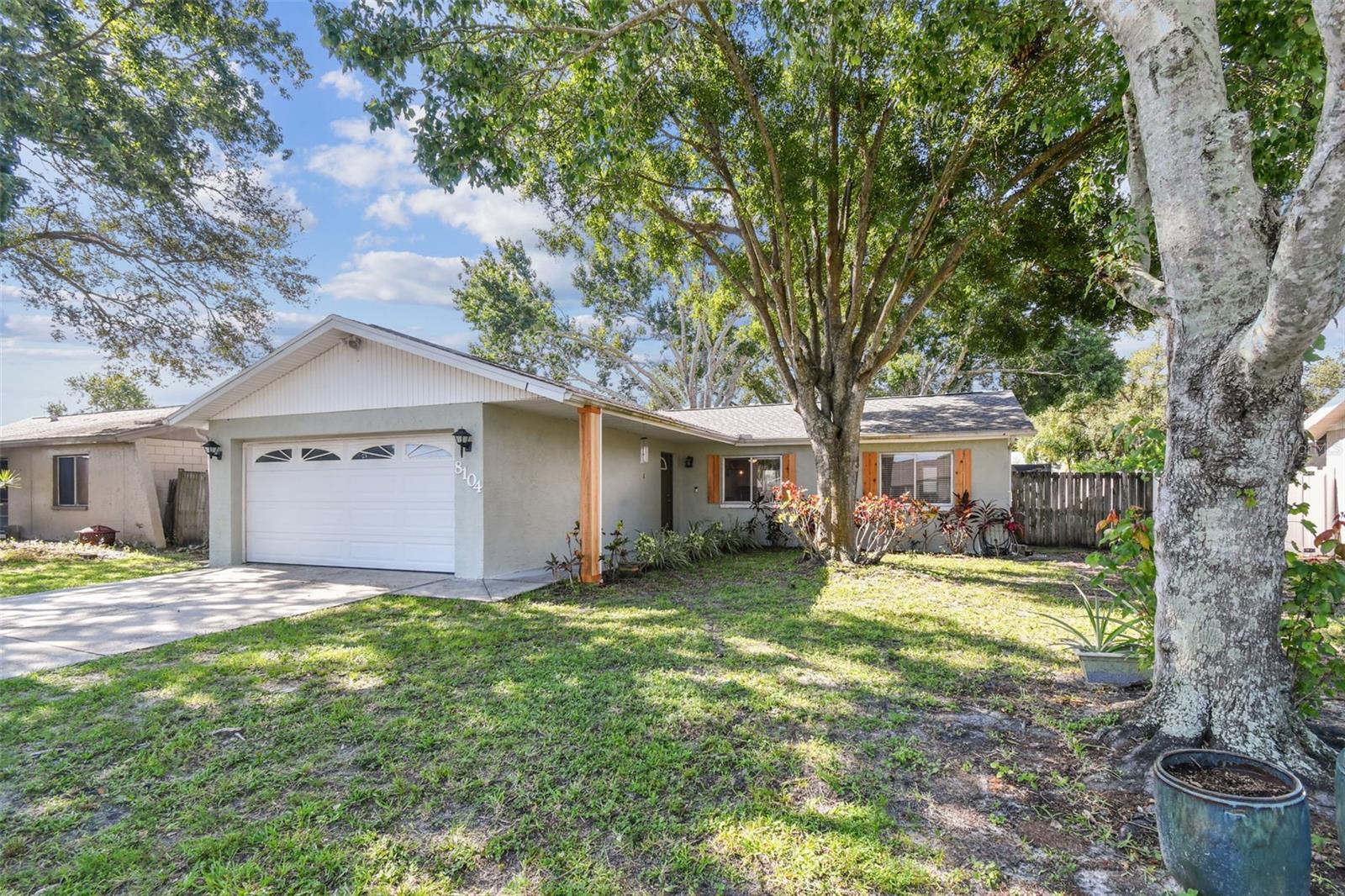 Listing photo id 0 for 8104 Candlewoode Drive
