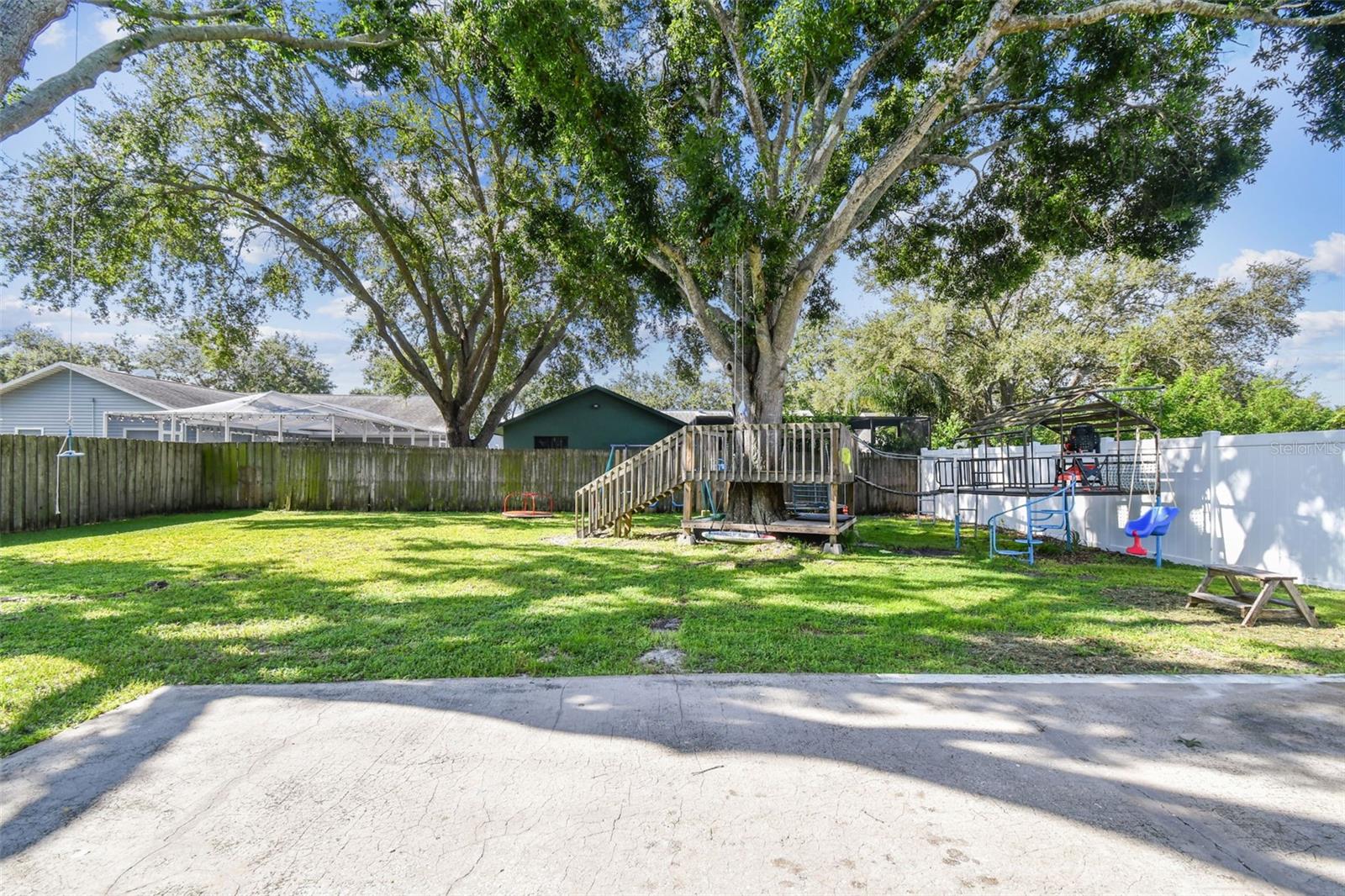 Listing photo id 28 for 8104 Candlewoode Drive