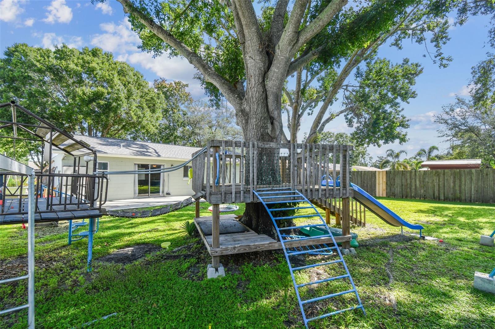 Listing photo id 32 for 8104 Candlewoode Drive