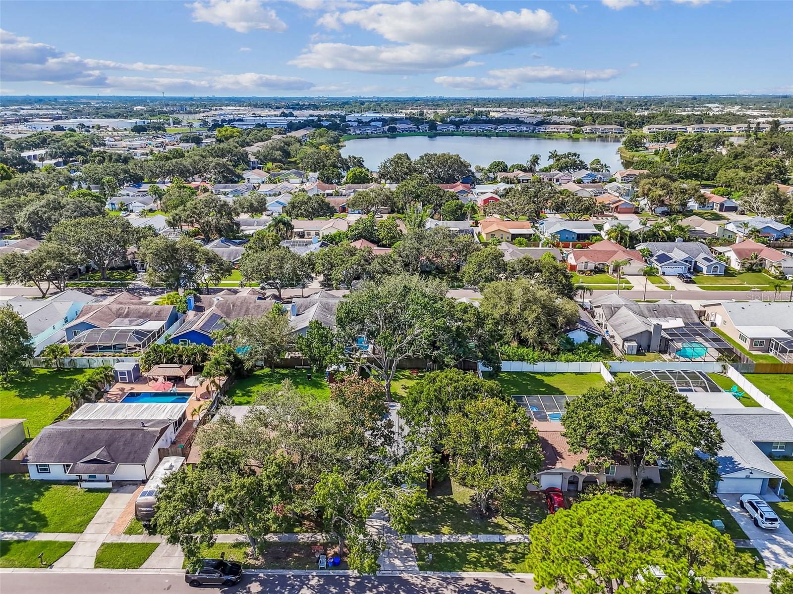 Listing photo id 35 for 8104 Candlewoode Drive