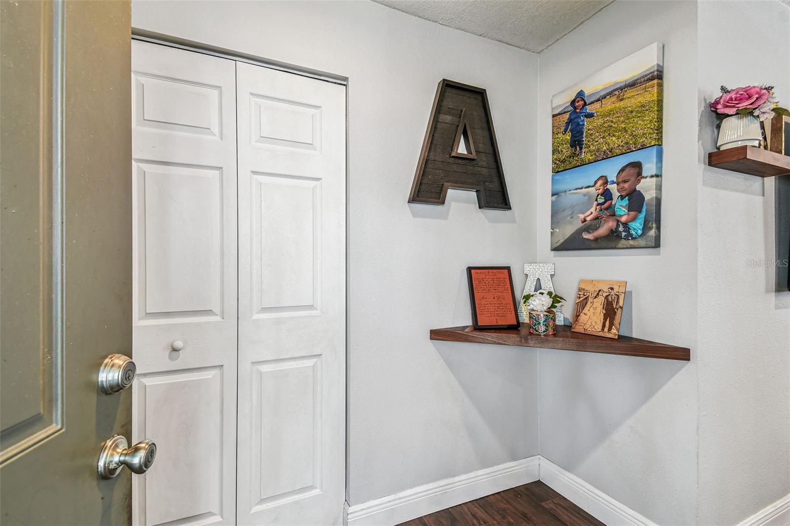Listing photo id 5 for 8104 Candlewoode Drive