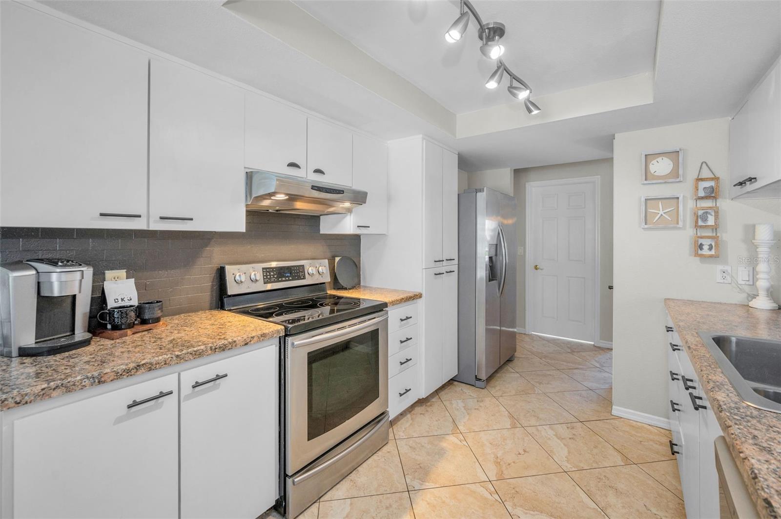 Image 23 of 67 For 9525 Via Segovia