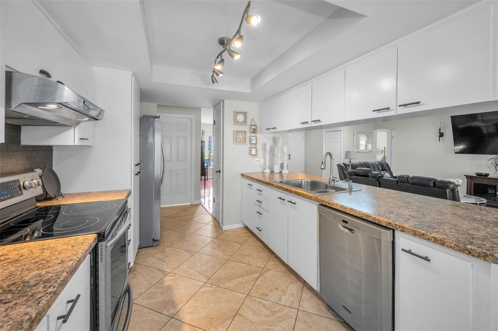 Image 25 of 67 For 9525 Via Segovia